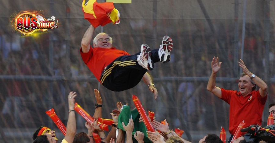 HLV Luis Aragones là người đã phát minh khai sáng chiến thuật HLV Luis Aragones là người đã phát minh khai sáng chiến thuật